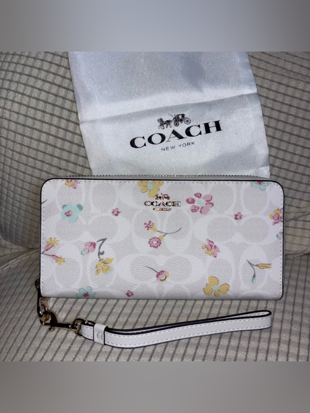 New COACH Signature Floral Print Long Zip Around Wallet Wristlet Multi Gold
